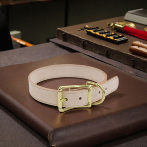 Collar de Cuero Curtido Vegetal de Grano Completo para Perro, Bordes Pulidos a Mano con Herrajes de Latón Macizo, Collar de Lujo Ajustable para Mascotas - Product Image 1