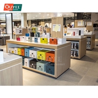 Solution de Présentation Mobile pour Magasin : Vitrine de Présentation en Plexiglas avec Rangement Intégré pour Smartphones