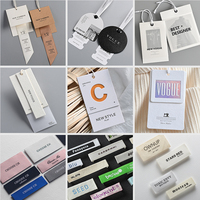 Impression personnalisée de brochures en papier couché brillant avec poignée découpée, couverture rigide, impression de cartes de vêtements en carton 400 g/m²