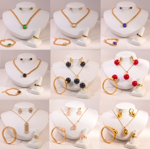 Set di Gioielli da Donna in Acciaio Inossidabile Placcato Oro 18k con Perle, Conchiglie, Zirconi, Ciondoli a Forma di Quadrifoglio, Farfalla e Cuore, Collana, Anelli, Orecchini e Bracciale - Product Image 1