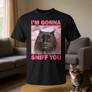 Camiseta con meme de gatos 'I'm Gonna Sniff You Brainrot' para mujeres y hombres - Product Image 3