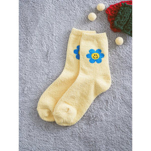 Calzini da notte floreali Kikiya per ragazze a strisce gialle e con motivo a cuore traspirante lunga lunghezza inverno caratteri calzini - Product Image 1