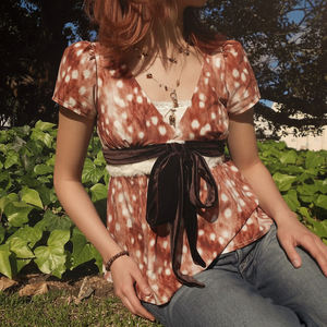 Camiseta de Mujer Casual con Cuello en V y Lazo, Manga Corta, Tejida, Transpirable, Ecológica, de Spandex/Poliéster, con Estampado Animal Dulce - Product Image 3