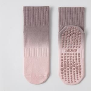 Chaussettes de yoga et de pilates d'intérieur antidérapantes à rayures dégradées pour femmes en gros - Product Image 3