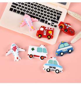 Breloques en résine pour voiture Bus scolaire <span class=keywords><strong>Avion</strong></span> Ambulance Police Car Diy Decoration for Phone Case Hair Clip - Product Image 4