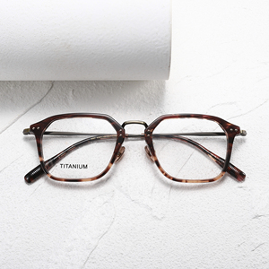 Gafas Rectangulares de Montura Completa Color Carey, Armazón de Titanio, Unisex, para Adultos, Monturas para Corrección de la Visión - Product Image 1