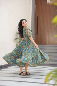 Vestido de estilo completo para mujer de excelente calidad CDesirable hecho con telas de imitación Georgette con estampado de proveedor indio - Product Image 3