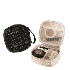 Bolsa de Maquillaje Portátil de Lujo Ligero, Exquisita Bolsa Pequeña a Cuadros, Impermeable y Resistente a la Suciedad, Venta al por Mayor - Product Image 4