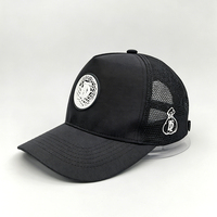 Casquette de sport unisexe réglable de haute qualité en maille noire respirante avec patch en caoutchouc personnalisé et broderie