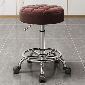 Tabouret bas rond en cuir noir de luxe avec roulettes pour salon de beauté, coiffeur, barbier, cuisine, usage domestique, mobilier de salon - Product Image 5