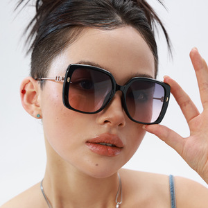 Lunettes de soleil carrées pour femmes Dl-D7509, monture noire, verres TAC, protection UV400, lunettes de soleil tendance pour usage extérieur - Product Image 5