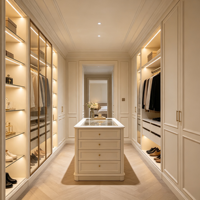 Armoire dressing sur mesure de luxe moderne classique, système de rangement sur mesure, îlot central, portes en MDF, villa