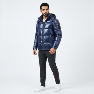 Blouson matelassé en toile pour homme, style audacieux, avec logo frontal, chaleur et confort, design moderne et tendance pour les activités de plein air par temps froid - Product Image 1