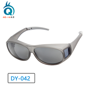 <span class=keywords><strong>Gafas</strong></span> <span class=keywords><strong>de</strong></span> Sol Polarizadas Antiexplosión Envolventes Negras Modernas <span class=keywords><strong>para</strong></span> Usar Sobre <span class=keywords><strong>Gafas</strong></span> Graduadas - Product Image 2