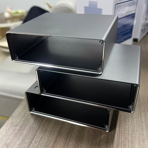 กล่องอะลูมิเนียม Yi Gan 6061 ผลิตด้วยวิธีหล่อขึ้นรูป CNC ปรับแต่งได้ตามต้องการ โปรไฟล์อุตสาหกรรมเคลือบผิวอะโนไดซ์  ตัวเรือนอิเล็กทรอนิกส์อเนกประสงค์ - Product Image 3