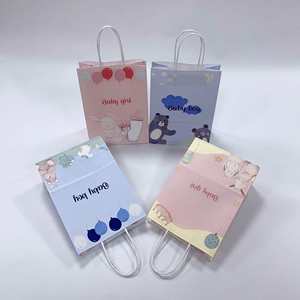 Sacs cadeaux en papier kraft blanc recyclables avec poignées, emballage pour cadeaux de naissance, prêts à être expédiés en stock pour les célébrations de naissance - Product Image 5