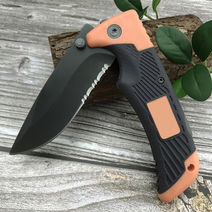 Couteau de poche multifonctionnel de chasse EDC pour extérieur, lame mi-dentelée moyenne 8Cr13MoV, poignée antidérapante en caoutchouc, OEM - Product Image 1