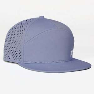 Casquette de baseball respirante imperméable à 7 panneaux perforés au laser, logo brodé personnalisé, casquette de sport performante à visière plate, fermeture snapback - Product Image 4