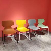 Chaise de salle d'attente moderne et contemporaine, chaise de direction ergonomique en plastique avec pieds en métal, chaise de salle à manger – Offre Spéciale