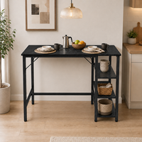 Table de cuisine moderne avec étagères latérales de rangement, plan de travail aspect marbre pour la salle à manger et la préparation des repas