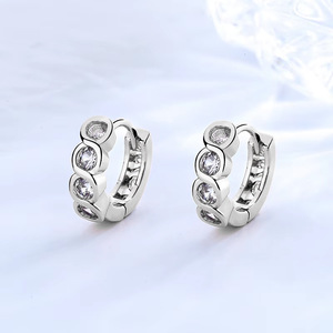 Pendientes de tuerca de moissanita VVS GRA de corte redondo con diseño de cola de pez de líneas simples, rellenos de oro de 14K, joyería de uso diario para mujer - Product Image 6