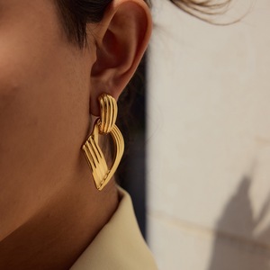 Pendientes de Aro Geométricos de Acero Inoxidable Chapados en Oro de 18K para Uso Diario de Mujer - Product Image 4