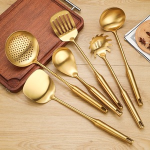 Ensemble d'ustensiles de cuisine en acier inoxydable 6 pièces, outils de cuisson dorés, spatule, louche, écumoire, résistant au lave-vaisselle et aux hautes températures - Product Image 1