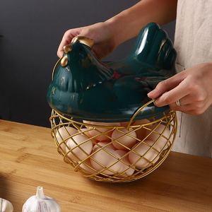 Panier de rangement pour œufs en céramique créatif avec couvercle rabattable pour la cuisine, capacité de 12 œufs, base en fil doré, design poulet décoratif - Product Image 4