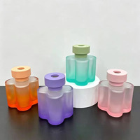 Bouteille diffuseur en forme de fleur 100 ml en promotion avec bâtonnets en rotin pour huiles aromatiques
