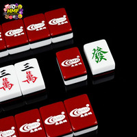 Jeu de Mahjong de voyage portable de luxe personnalisé en acrylique multicouche avec tuiles en cristal pour soirées de jeu en famille et divertissement