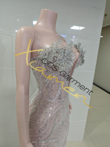 Robe de soirée Ocstrade scintillante argentée en maille transparente, ornée de cristaux 3D floraux, col en V profond, à lacets, avec sequins, pour bal de promo ou soirée formelle - Product Image 5