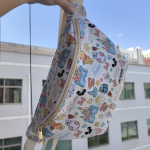 Sac banane bandoulière sans couture personnalisé, en nylon, imperméable, unisexe, avec fermeture éclair, en forme de coussin géant, thème Parc à thème Magic Kingdom, motif souris - Product Image 4