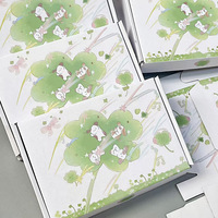 Boîte d'expédition portable en carton ondulé motif chien de dessin animé trèfle vert, écologique et réutilisable, gaufrage tendance pour cadeaux et bijoux