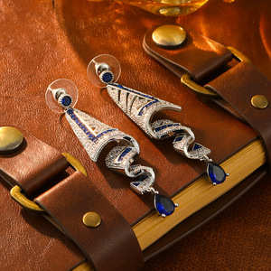 Boucles d'oreilles clous luxueuses et simples pour femmes, boucles d'oreilles tendance, bijoux uniques, vente en gros <span class=keywords><strong>Ooni</strong></span> pour femmes. - Product Image 3