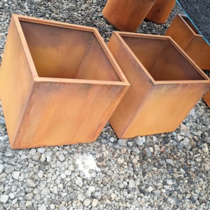 Jardinière en acier corten personnalisable pour l'intérieur et l'extérieur - Product Image 3