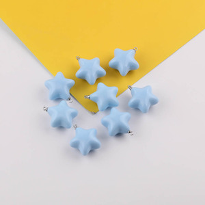 Cuentas acrílicas en forma de estrella 3D de colores dulces para la fabricación de joyas y accesorios DIY - Product Image 2