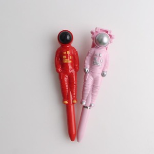 Stylo bille 3D en forme d'astronaute de dessin animé, idéal pour les cadeaux de Noël, avec logo, recharge noire – Vente chaude - Product Image 2