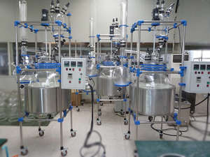 Bouilloire de laboratoire multifonctionnelle à réaction ultrasonique Réacteur en verre à double couche de qualité automatique Capacité de 200L Certifié ISO CE ATEX - Product Image 3