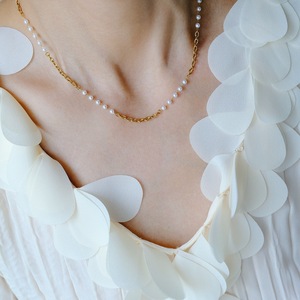 สร้อยคอจี้รูปทรงเรขาคณิตเล็กประดับมุกเทียม โซ่สแตนเลสชุบทอง ดีไซน์ทันสมัยสำหรับผู้หญิง - Product Image 1