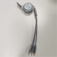 Kabel Data Ramah Lingkungan 1.2M Merah Tiga-dalam-Satu 1M 3A Pengisian Cepat Tipe-C yang Dapat Ditarik Ulang untuk Kamera IOS, Komputer, Perangkat Seluler