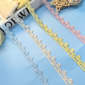 Ruban de dentelle brodé en forme de cœur de haute qualité et à bas prix, 2,5 cm de large, soluble dans l'eau, 100% polyester, avec paillettes pour chaussures et sacs - Product Image 1