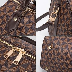 Bolsos de mano de cuero vegano con estampado digital personalizado para mujer, bolso cruzado de diseñador a la moda, bolso grande y lindo con cremallera - Product Image 4