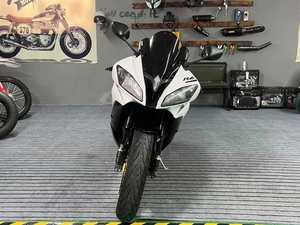 Una Excelente Motocicleta R6, con Cuatro Cilindros, Refrigeración por Agua, 600cc de Alto Rendimiento, Apariencia Elegante y Exportable - Product Image 3