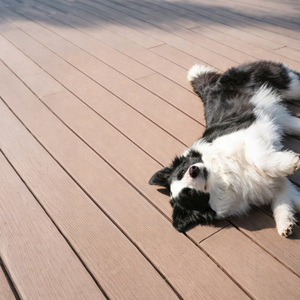 Tarima Exterior de WPC Pet Friendly, Suelo Compuesto Impermeable, Tipo Piso Deck Sólido o Hueco de Grano Flotante para Piscina - Product Image 1