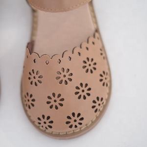 2022 Trendy Blumen aushöhlen Kinder Kinder Anti-Rutsch-Sommer weiche Leders andalen Schuhe für Mädchen - Product Image 3
