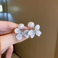 Boucles d'oreilles minimalistes de luxe en cristal dégradé motif fleur aiguille d'argent, idéales pour le quotidien et polyvalentes en style