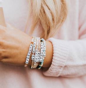 Personalizzato delicato cristallo naturale <span class=keywords><strong>nome</strong></span> personalizzato o iniziali lettera braccialetto di perline per il regalo - Product Image 2