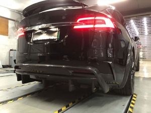 Diffuseur de pare-chocs arrière en fibre de carbone pour <span class=keywords><strong>Tesla</strong></span> <span class=keywords><strong>Model</strong></span> <span class=keywords><strong>X</strong></span> P90 <span class=keywords><strong>75D</strong></span> P100 2016-2018 - Product Image 2