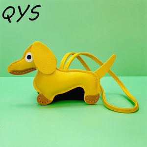 Porte-clés QYS en cuir PU, chien teckel, pendentif de sac en forme de chien saucisse de dessin animé pour sacs à main - Product Image 4
