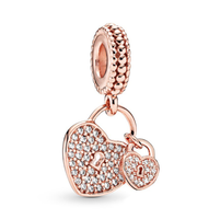 Pendentif en alliage à breloques en or rose bon marché en gros pour la fabrication de bijoux Bracelets de bricolage en perles Collier Accessoires en vrac